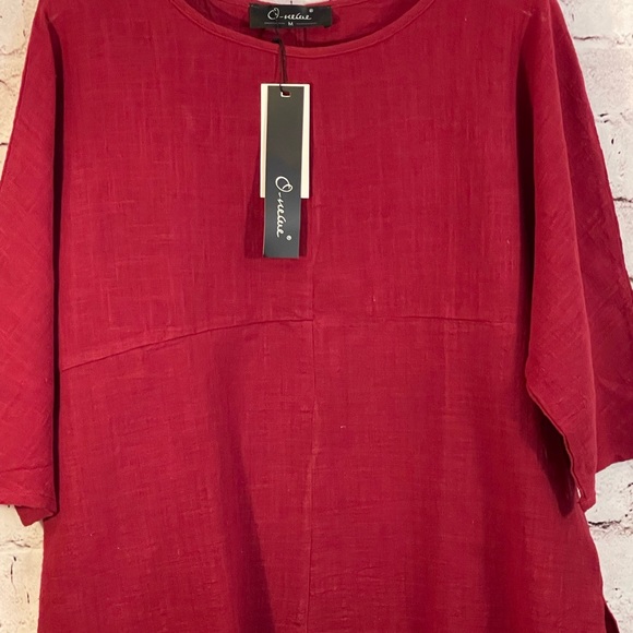 Women's NWT Oneine New Elegance Burgundy Top Size M - Picture 2 of 9